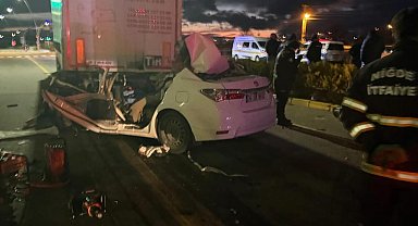 Niğde'de TIR'a arkadan çarpan otomobilin sürücüsü öldü