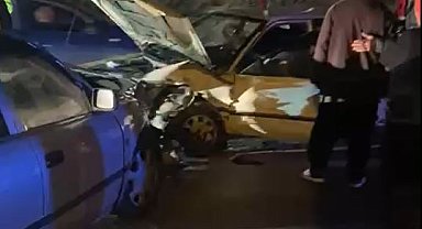 Osmaniye'de iki otomobil kafa kafaya çarpıştı; 4 yaralı