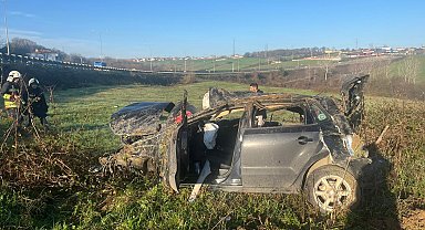 Otomobil tarlaya yuvarlandı: 1 ölü