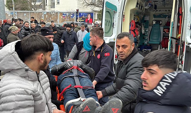 Otomobille çarpışan motosikletin sürücüsü ağır yaralandı