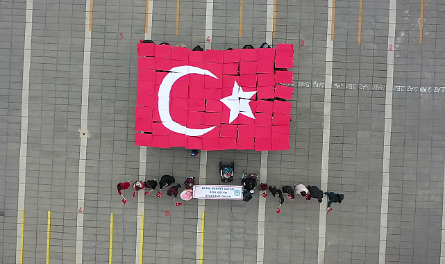 Özel öğrencilerden 'Bayrak sevgisi' temalı gösteri