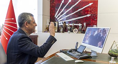 Özgür Özel, Adana'da Atatürk büstünü fırtınadan koruyan öğrencilerle görüştü