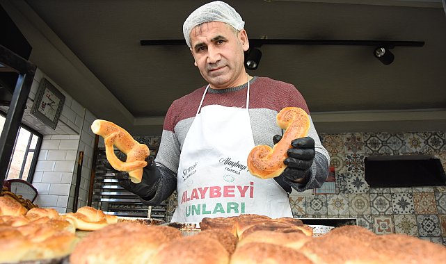 Rum kalfanın oyuncak şeklindeki iftariyelik poğaçaları, 93 yıldır çocukları oruç tutmaya teşvik ediyor
