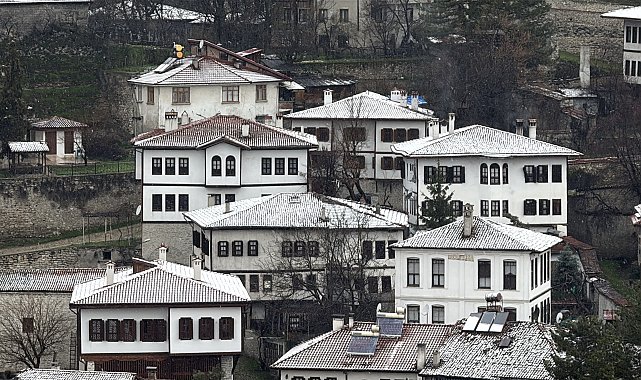 Safranbolu'nun tarihi konakları karla kaplandı