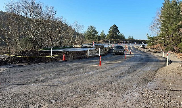 Sağanak nedeniyle çöken yol, kısmi olarak trafiğe açıldı