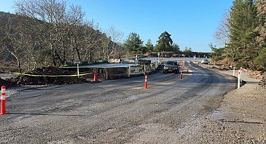 Sağanak nedeniyle çöken yol, kısmi olarak trafiğe açıldı