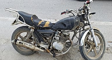 Sahte plakalı motosikletin ehliyetsiz sürücüsüne 110 bin lira ceza