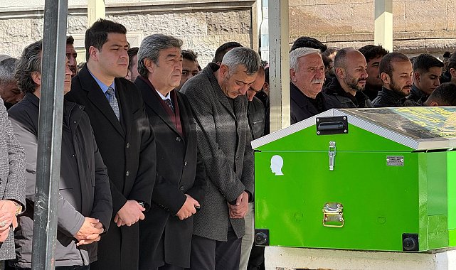 Şarampole yuvarlanan otomobilde ölen Kadir, toprağa verildi