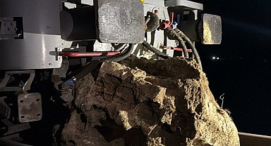 Savaştepe'de yolcu treninin lokomotifi, düşen kaya nedeniyle raydan çıktı