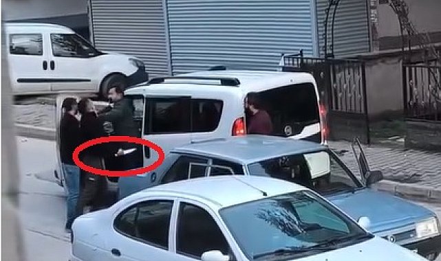 Sopalı ve bıçaklı 'yol verme' kavgası kamerada: 2 gözaltı