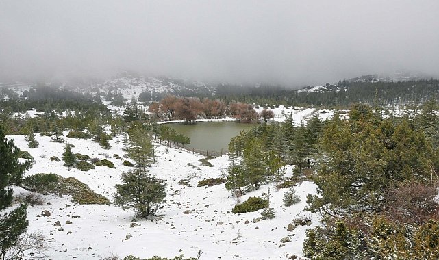 Spil Dağı, beyaz örtüyle kaplandı