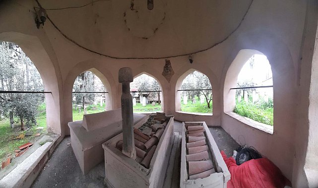 Tarihi Hüsrev Ağa Camisi'nin haziresi tahrip edildi