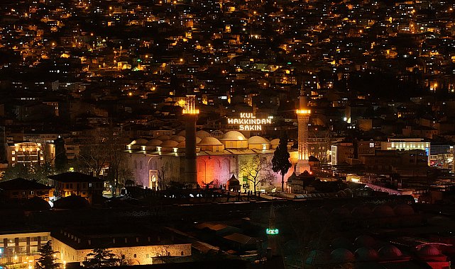 Tarihi Ulu Cami'nin 'Kul hakkından sakın' yazılı mahyası yakıldı