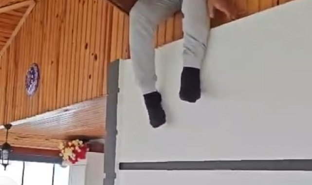 Yalova'da 27,6 yıl hapis cezası bulunan firari evinin tavanındaki gizli bölmede yakalandı