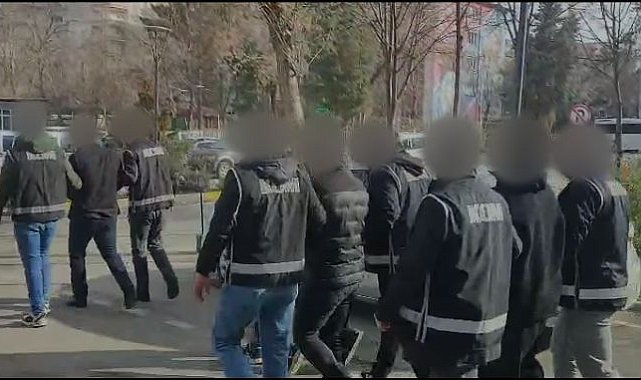 Yapay zeka kullanıp kendilerini MİT personeli olarak tanıtarak dolandıran 2 şüpheli tutuklandı