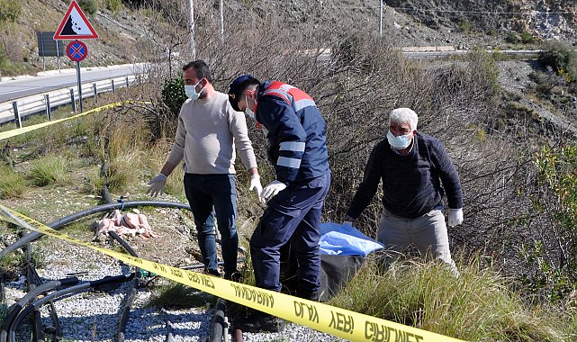 Yol kenarındaki şarampolde kadın cesedi bulundu