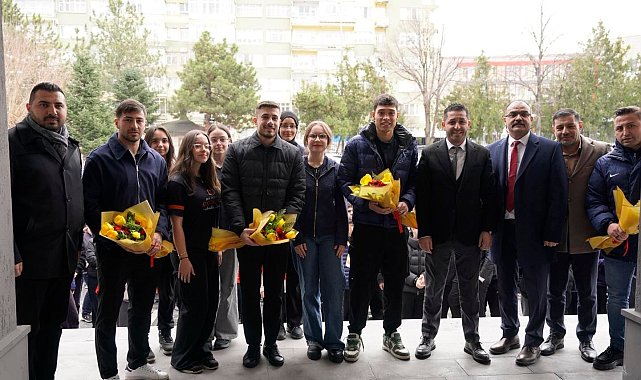 Zecorner Kayserisporlu futbolcular liselilerle söyleşide buluştu