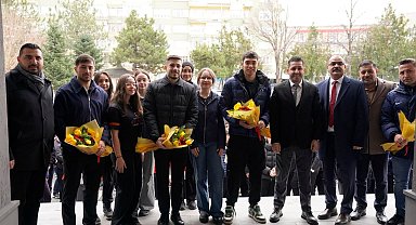 Zecorner Kayserisporlu futbolcular liselilerle söyleşide buluştu