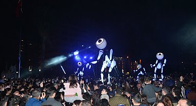 25'inci Uluslararası Adana Tiyatro Festivali, renkli kortejle 'Perde' dedi