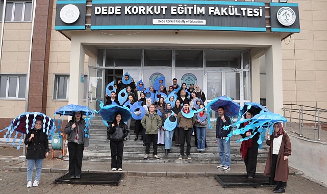 37 öğrenci 'farkındalık' için bir günü sadece 5'er litre suyla geçirdi