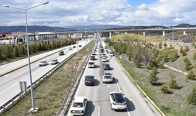 'Kilit kavşak' Kırıkkale'de bayram dönüşü yoğunluğu