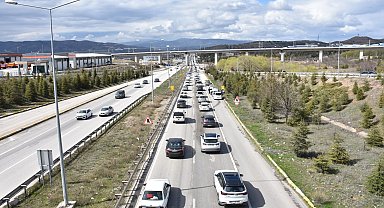 'Kilit kavşak' Kırıkkale'de bayram dönüşü yoğunluğu