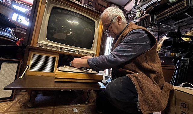 'Nostalji doktoru', 40 yıldır tamirini yaptığı antika radyolara yeniden ses veriyor