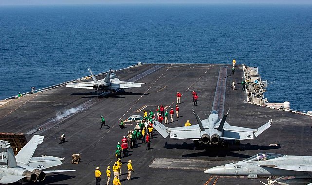 ABD: USS Abraham Lincoln uçak gemisi vurulmadı