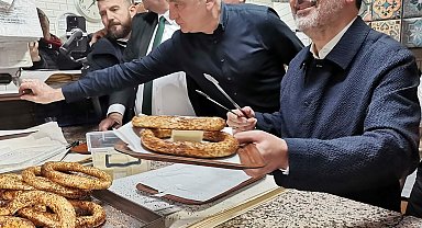 AK Parti'li Kasapoğlu, İzmir'de vatandaşlarla sahurda bir araya geldi