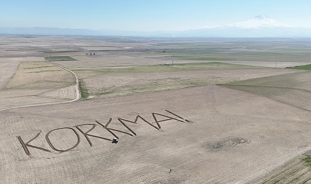 Aksaraylı çiftçi, tarlasına İstiklal Marşı'nın ilk kelimesi, 'Korkma' yazdı