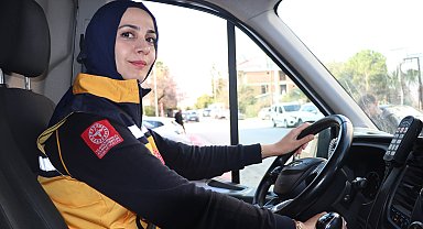 Ambulans şoförü Gülser: Direksiyonda saniyelerle yarışıyoruz
