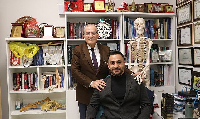 Ameliyatını yapan doktorun ilgisinden etkilenip aynı mesleği seçti, 20 yıl sonra buluştu