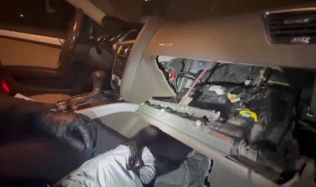 Ankara'da otomobildeki gizli bölmede silah ve uyuşturucu ele geçirildi; 1 gözaltı