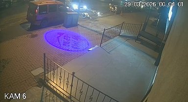 Annesinin motosikletini izinsiz alıp, gezmek isteyen çocuğun kazası kamerada