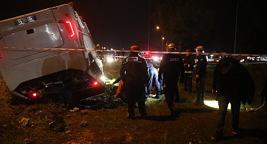 Antalya'da servis midibüsü devrildi: 16 infaz koruma memuru yaralı