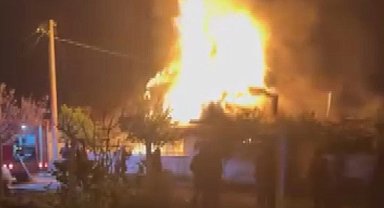 Aydın'da müstakil ev alev alev yandı