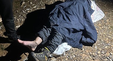 Bacağı kırılan dağcı ile arkadaşları, askeri helikopterle kurtarıldı