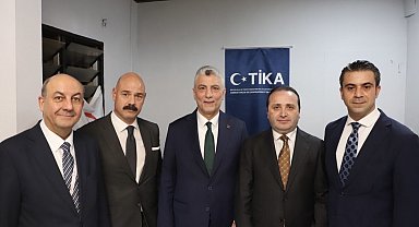 Bakan Bolat, Kamerun'da 'Sokak Çocuklarına Serigrafi Baskı Atölyesi Projesi'ni ziyaret etti