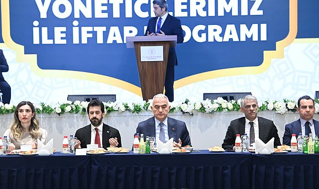 Bakan Ersoy, bakanlığa bağlı kurum yöneticileriyle iftarda bir araya geldi