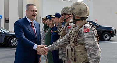 Bakan Fidan, Katar-Türk Birleşik Müşterek Kuvvet Komutanlığı Karargahı'nı ziyaret etti