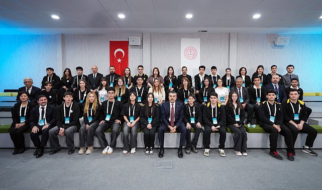 Bakan Tekin, öğrencilerin hazırladığı 'Haberimiz Olsun' bültenine konuk oldu