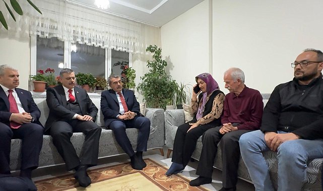 Bakan Tekin ve Bakan Çiftçi, cinayete kurban giden Fatma Nur öğretmenin ailesine taziyede bulundu