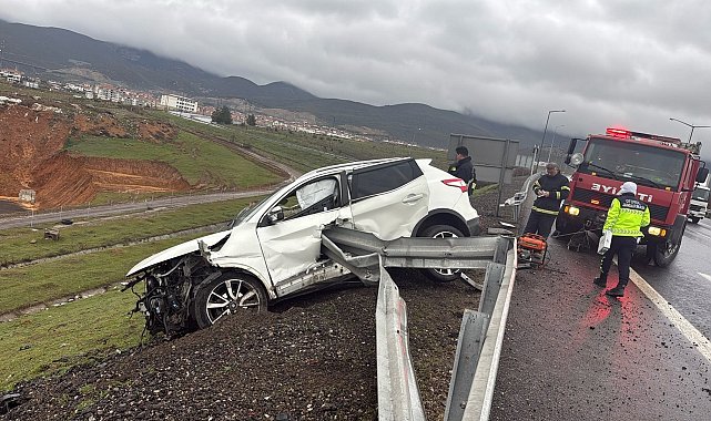 Bariyer otomobile saplandı: 1 ölü, 2 yaralı