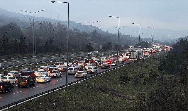 Bayram tatili dönüşünde Bolu'da ulaşım yavaşladı