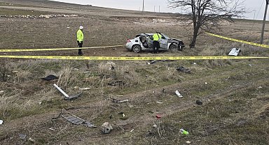 Bayram tatili yolunda kaza: Baba öldü, eşi ile 4 oğlu yaralandı