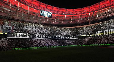 Beşiktaş-Galatasaray derbisinde taraftarlardan özel koreografi