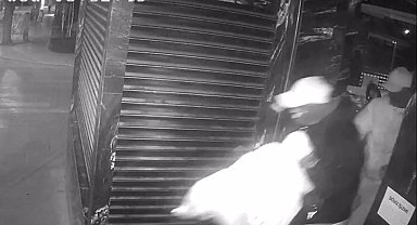 Bilecik'te kuyumcu soygunu; o anlar kamerada