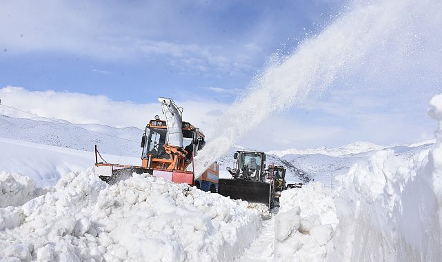 Bitlis'te bu kış, 20 bin kilometrelik yol açma çalışması gerçekleştirildi