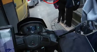 Bursa'da 1 kişinin yaralandığı 'yan bakma' kavgası kamerada