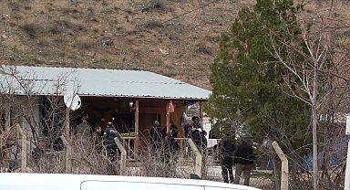 Camı kırılarak girilen evde ölü bulundu